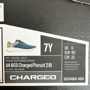 NWT Big Boys Under Amour Running Shoes